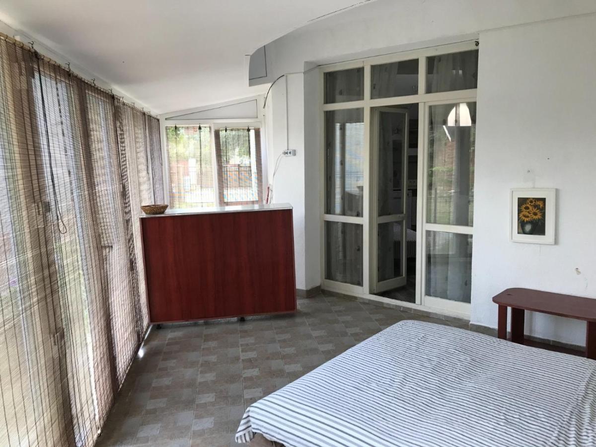 Chiro'S Apartment Нэводари Экстерьер фото