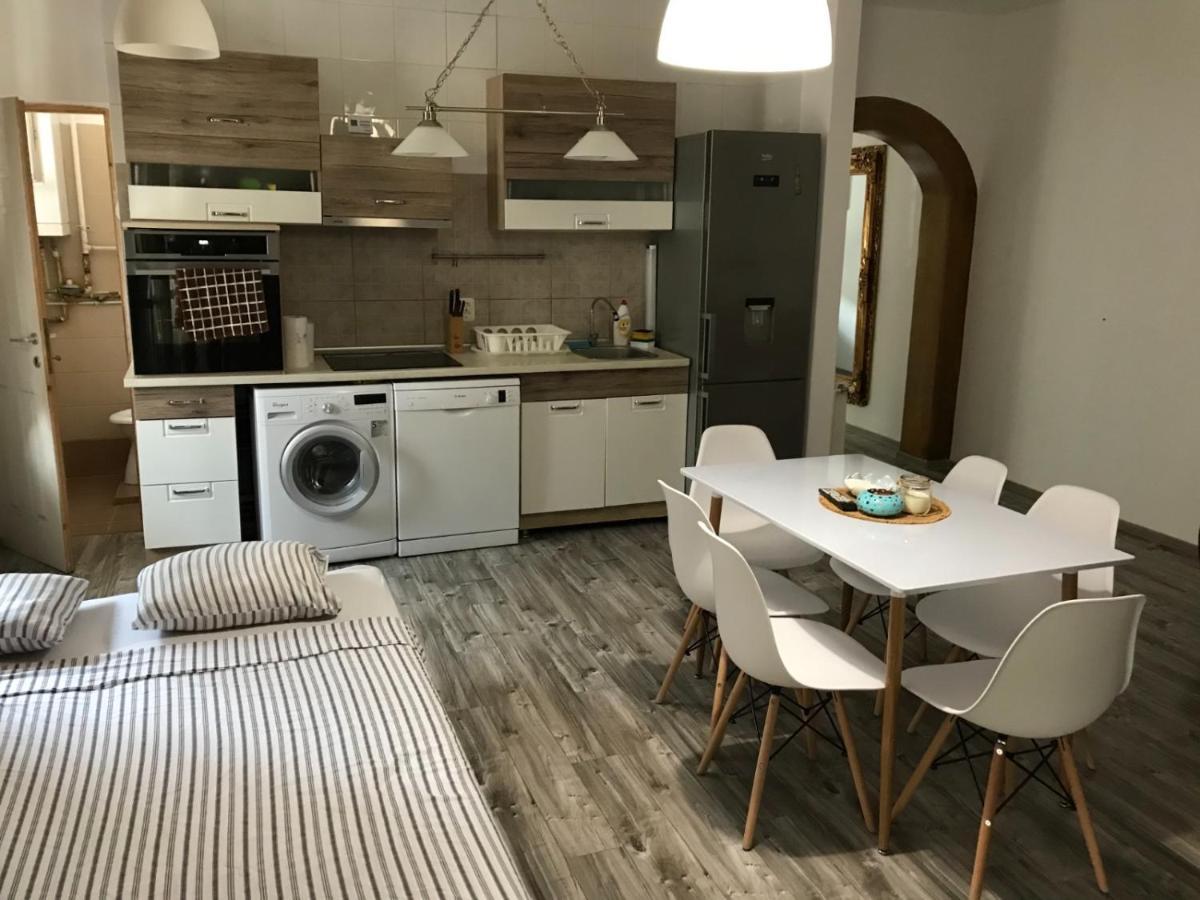 Chiro'S Apartment Нэводари Экстерьер фото
